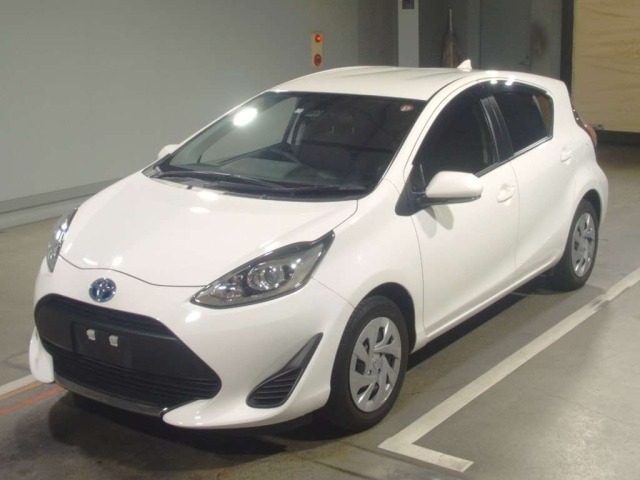 TOYOTA AQUA 2021