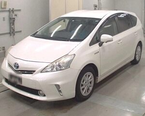 TOYOTA PRIUS ALPHA ZVW40W 2013