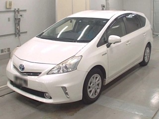 TOYOTA PRIUS ALPHA ZVW40W 2013